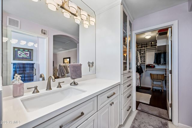 1048 E IRIS Drive, Chandler, AZ 85286