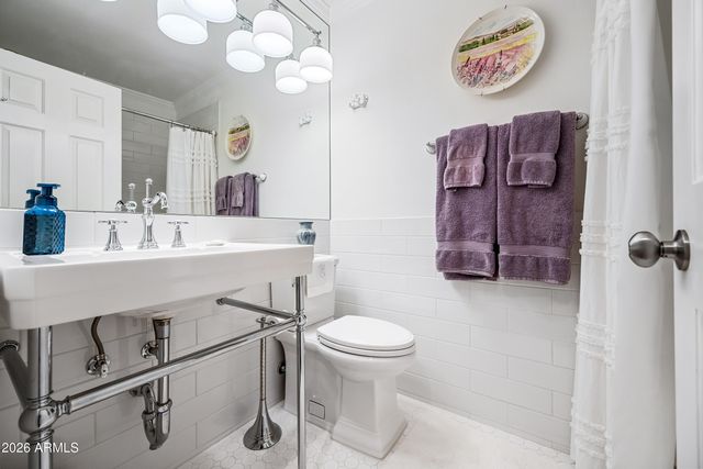 1048 E IRIS Drive, Chandler, AZ 85286