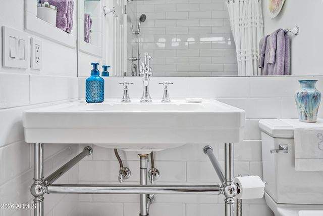 1048 E IRIS Drive, Chandler, AZ 85286