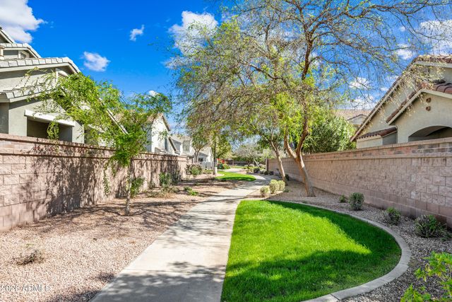 1048 E IRIS Drive, Chandler, AZ 85286