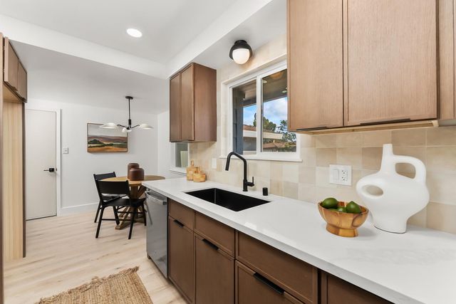 1339 Palomar Cir, Sacramento, CA 95831