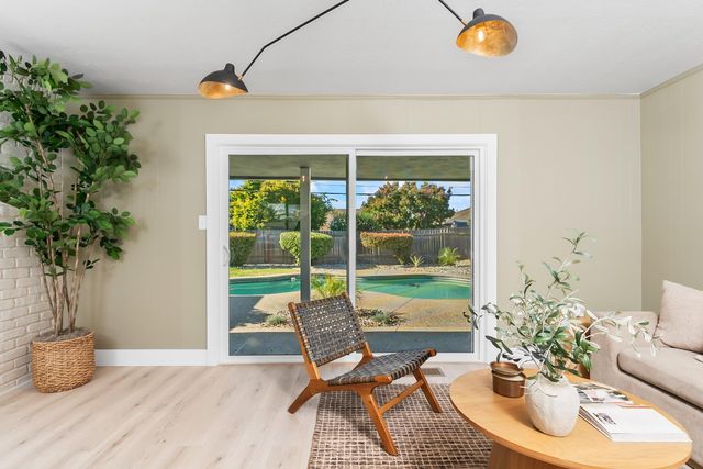 1339 Palomar Cir, Sacramento, CA 95831