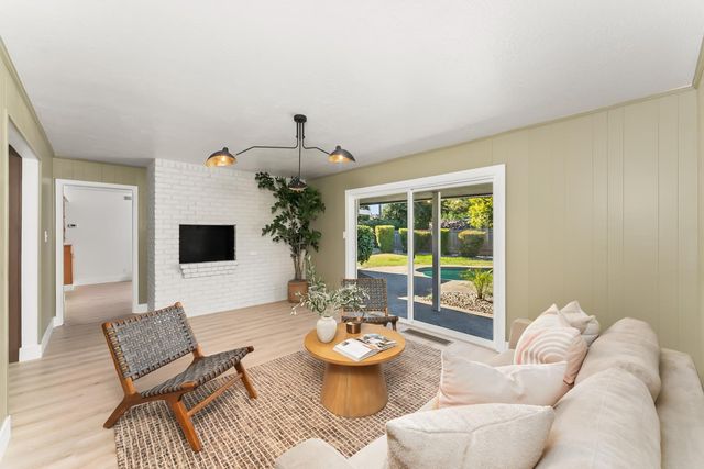 1339 Palomar Cir, Sacramento, CA 95831