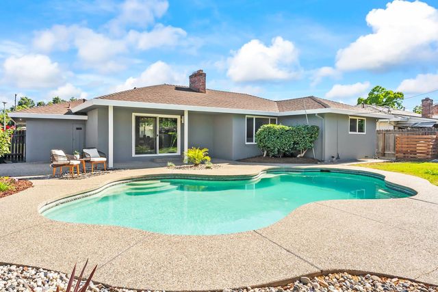 1339 Palomar Cir, Sacramento, CA 95831
