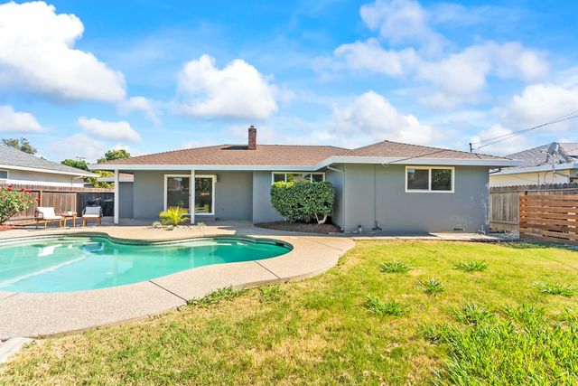 1339 Palomar Cir, Sacramento, CA 95831