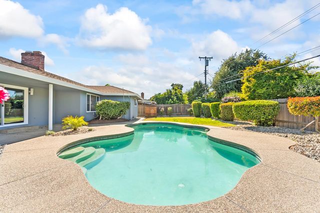 1339 Palomar Cir, Sacramento, CA 95831