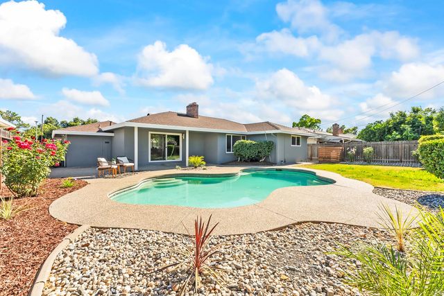 1339 Palomar Cir, Sacramento, CA 95831