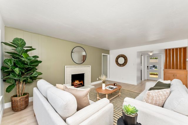 1339 Palomar Cir, Sacramento, CA 95831
