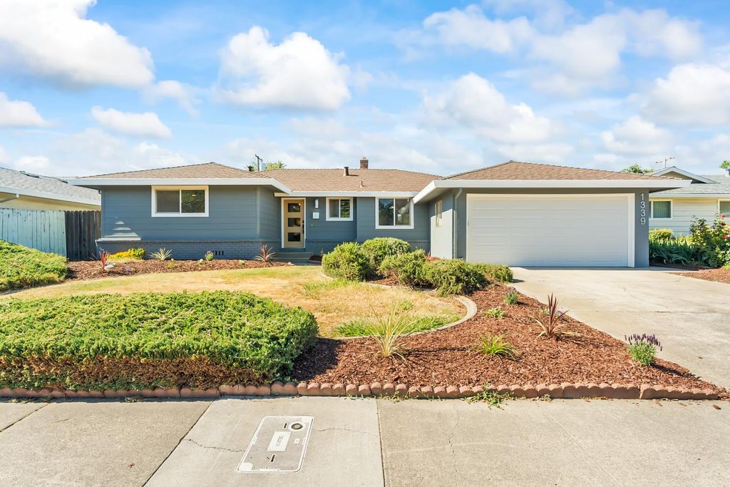 1339 Palomar Cir, Sacramento, CA 95831