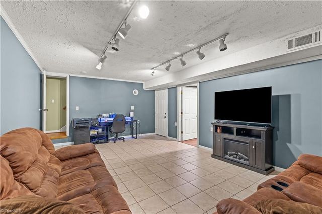 464 Lansdowne Place, Winston-salem, NC 27107