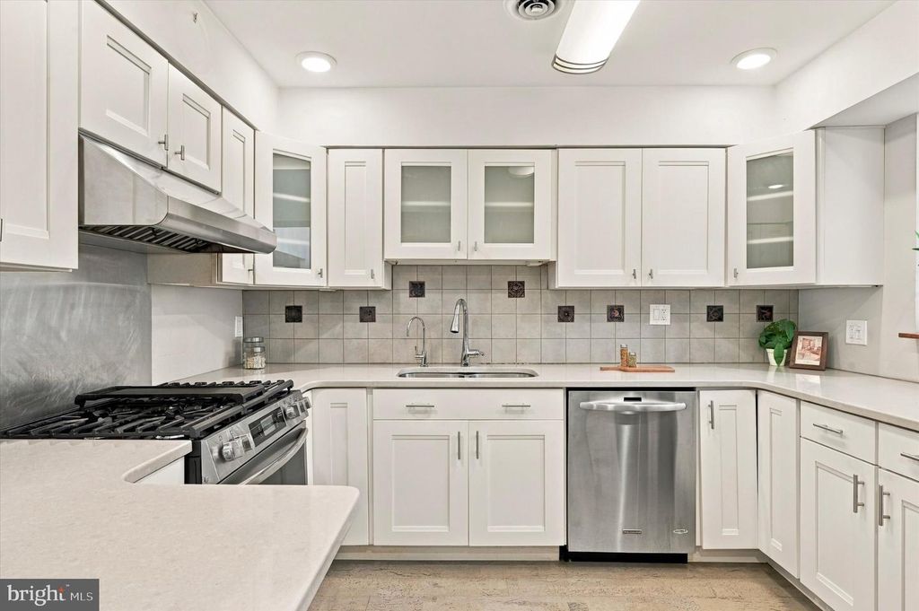 2014 NAUDAIN ST, PHILADELPHIA, PA 19146 — photo 2