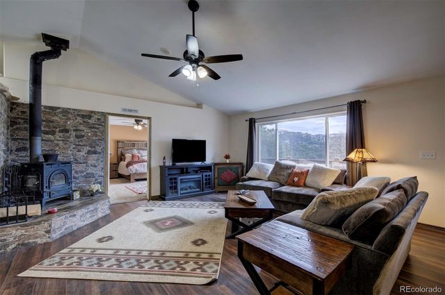 34 Fetlock, Florissant, CO 80816