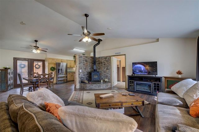 34 Fetlock, Florissant, CO 80816