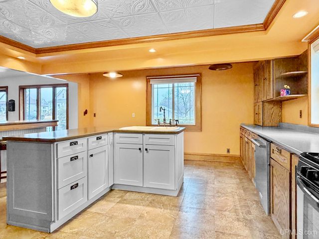 503 Oak Street, Norway, MI 49870