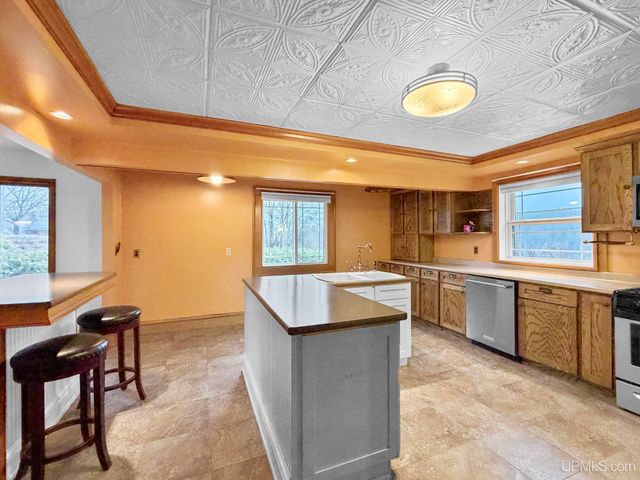 503 Oak Street, Norway, MI 49870