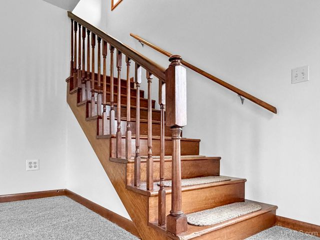 503 Oak Street, Norway, MI 49870