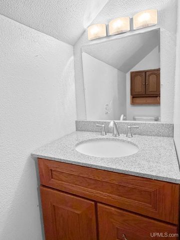 503 Oak Street, Norway, MI 49870