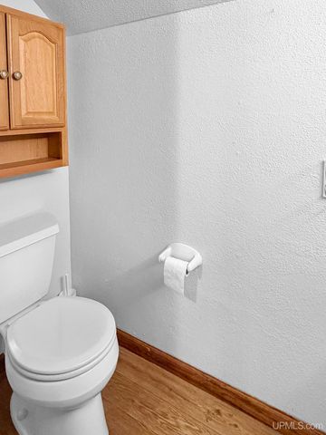 503 Oak Street, Norway, MI 49870