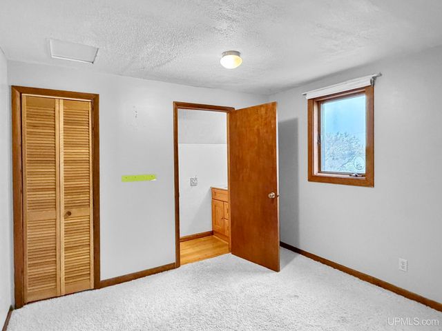 503 Oak Street, Norway, MI 49870