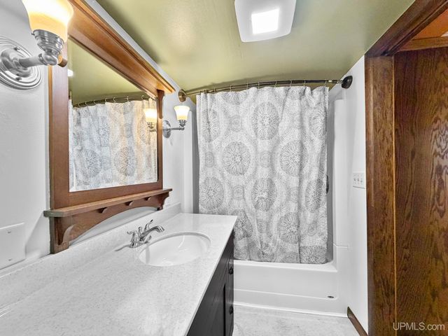 503 Oak Street, Norway, MI 49870