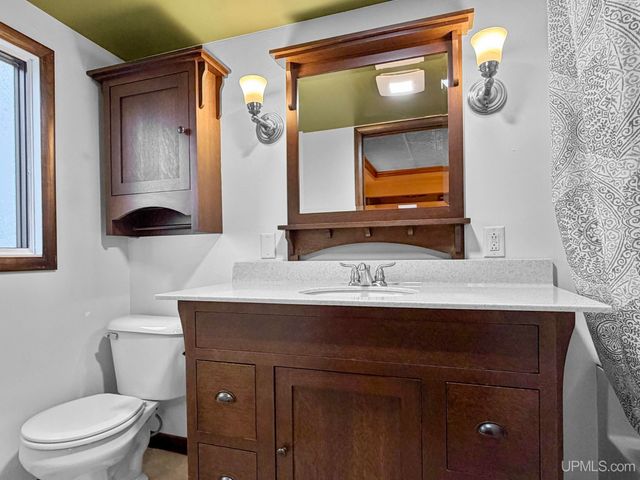 503 Oak Street, Norway, MI 49870