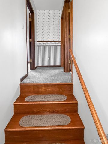 503 Oak Street, Norway, MI 49870