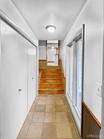 503 Oak Street, Norway, MI 49870