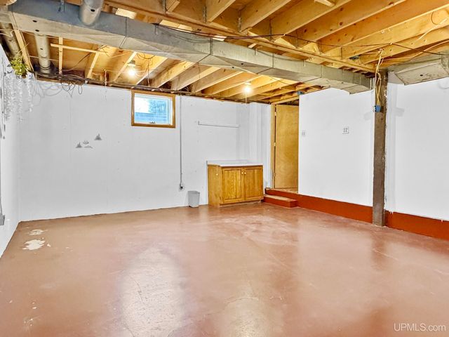 503 Oak Street, Norway, MI 49870