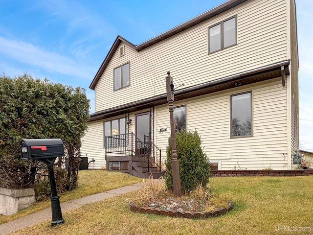 503 Oak Street, Norway, MI 49870