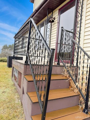 503 Oak Street, Norway, MI 49870