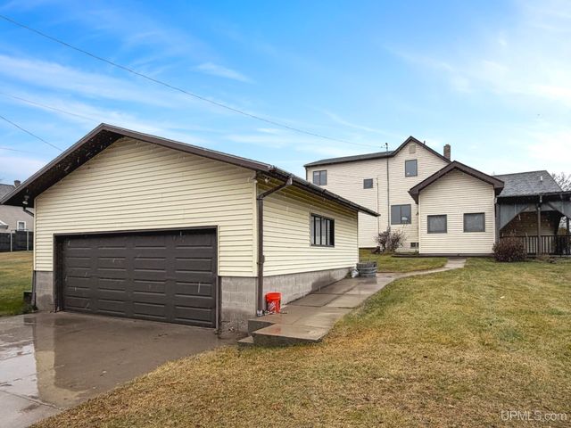 503 Oak Street, Norway, MI 49870