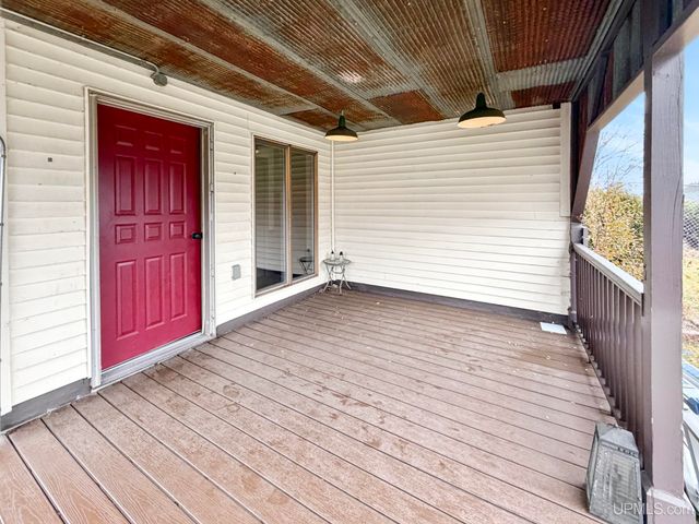 503 Oak Street, Norway, MI 49870