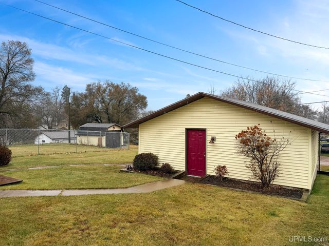 503 Oak Street, Norway, MI 49870