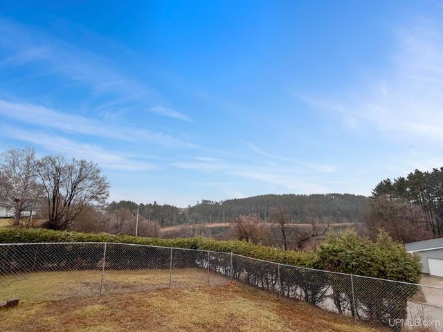 503 Oak Street, Norway, MI 49870