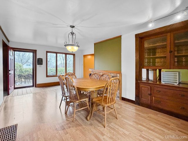 503 Oak Street, Norway, MI 49870