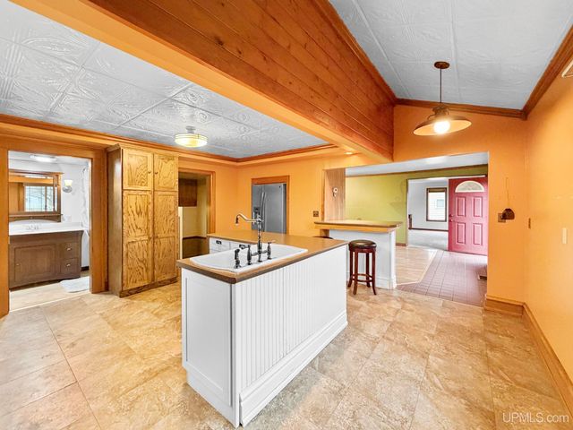 503 Oak Street, Norway, MI 49870