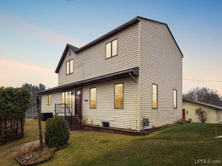 503 Oak Street, Norway, MI 49870