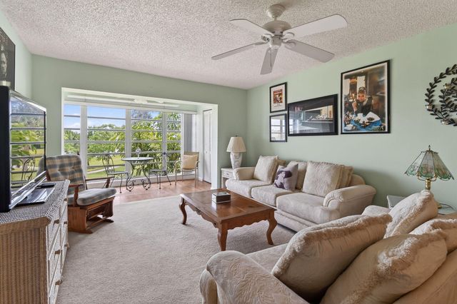 13837 Via Flora E, Delray Beach, FL 33484