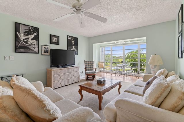 13837 Via Flora E, Delray Beach, FL 33484