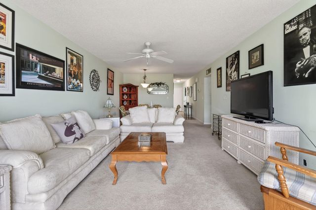 13837 Via Flora E, Delray Beach, FL 33484