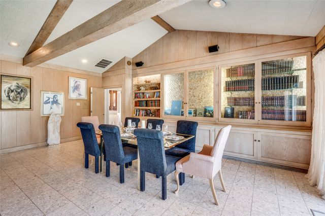 1202 S Lindsay Street, Gainesville, TX 76240