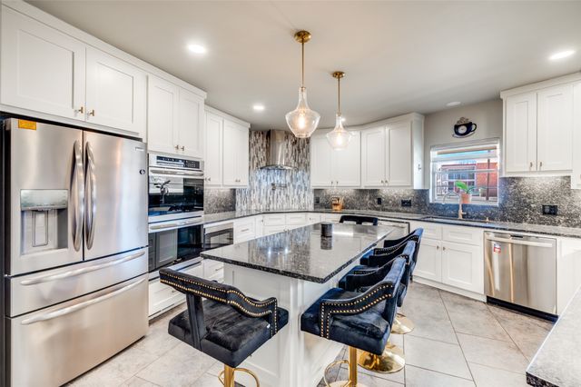 1202 S Lindsay Street, Gainesville, TX 76240