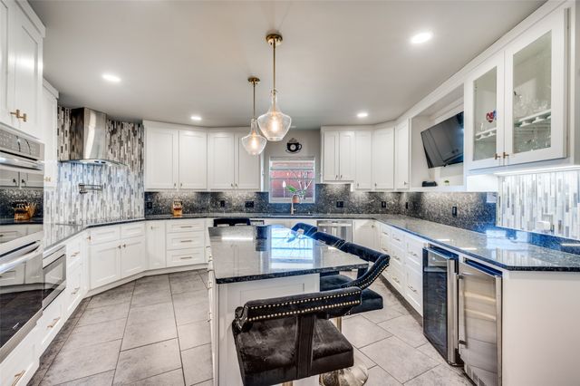 1202 S Lindsay Street, Gainesville, TX 76240