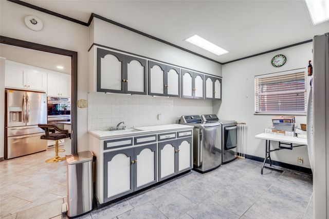 1202 S Lindsay Street, Gainesville, TX 76240