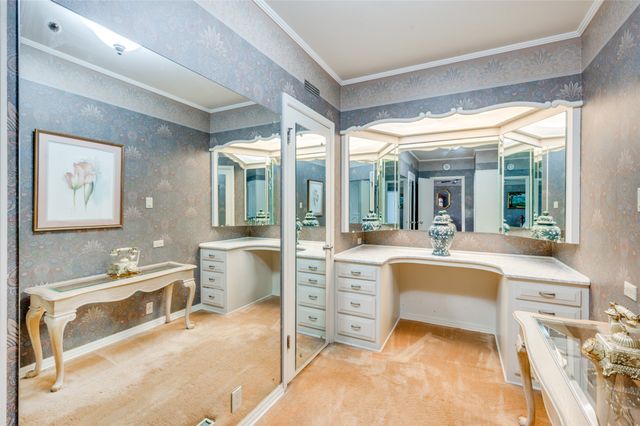 1202 S Lindsay Street, Gainesville, TX 76240