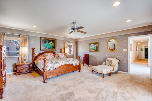 1202 S Lindsay Street, Gainesville, TX 76240