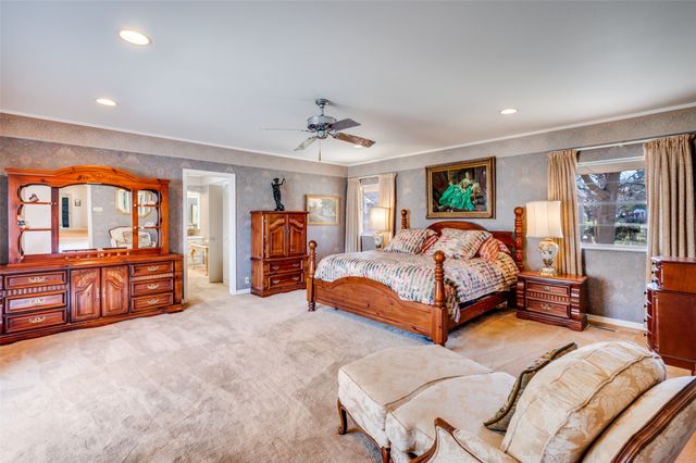 1202 S Lindsay Street, Gainesville, TX 76240