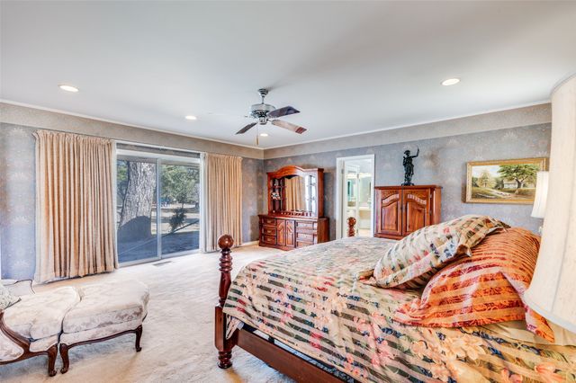 1202 S Lindsay Street, Gainesville, TX 76240