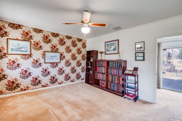 1202 S Lindsay Street, Gainesville, TX 76240