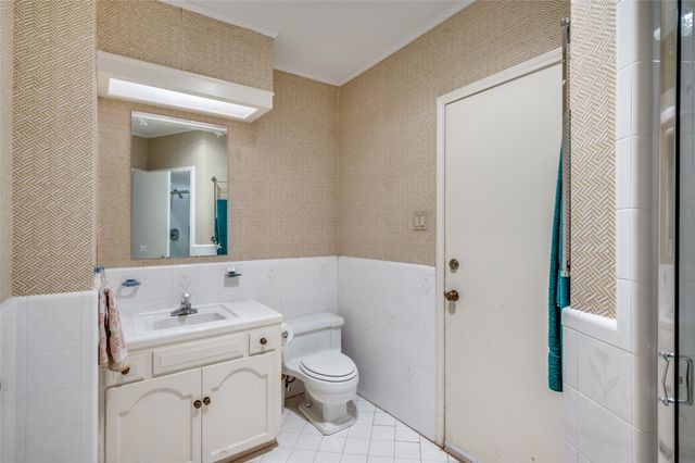 1202 S Lindsay Street, Gainesville, TX 76240